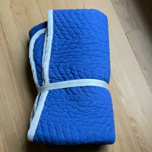 🏈 football stadium bench blanket. Quilted reversible. Rolls up compact used - Picture 3 of 12